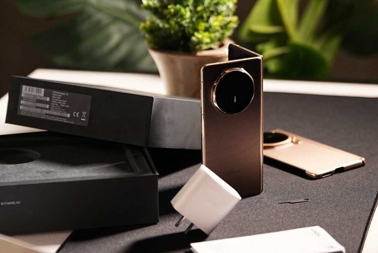 HONOR Magic V5
