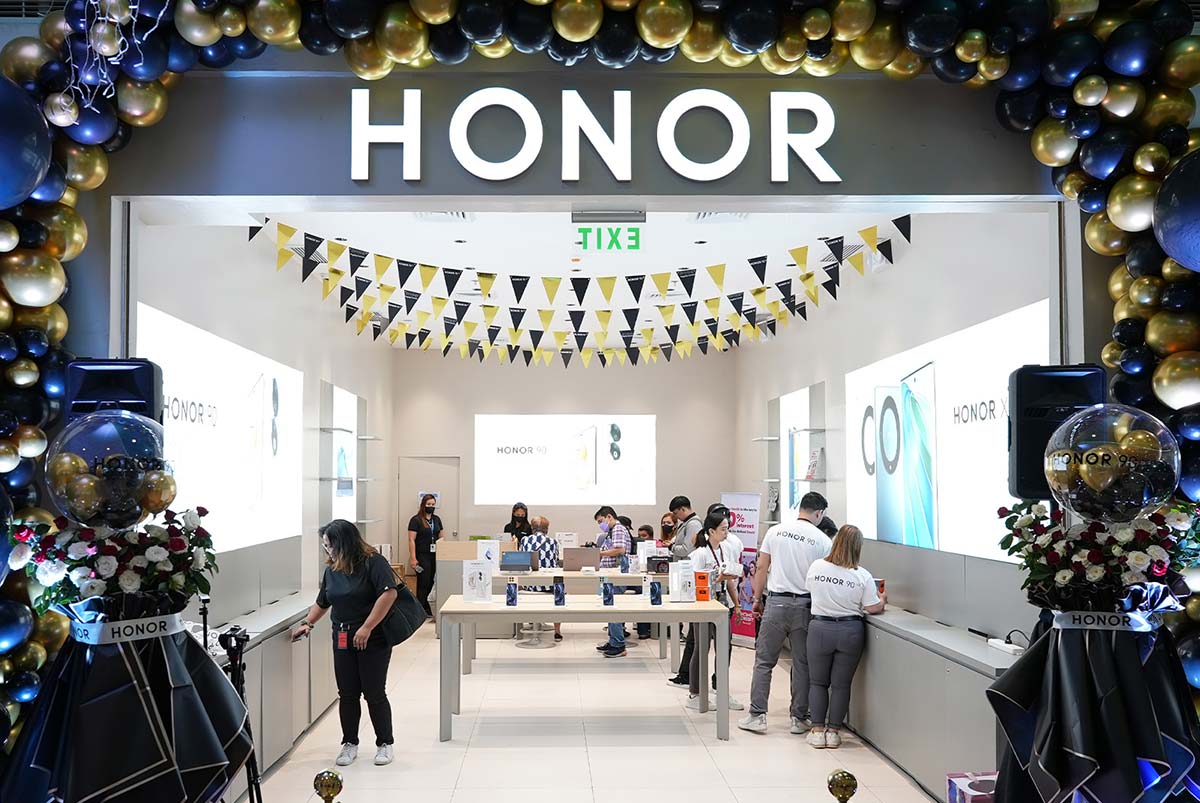 HONOR Experience Store in SM Mall of ASIA (MOA)