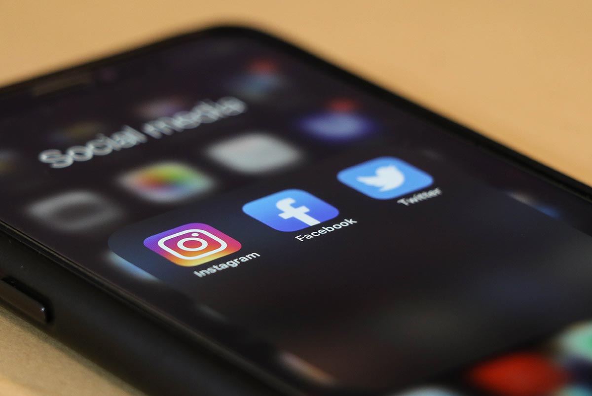 Instagram and Facebook to get paid blue tick verification badge